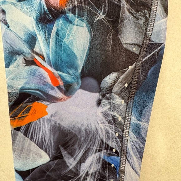 Lululemon Fast and Free High-Rise Tight 25" in Luminescent Floral Multi Size 6 - Picture 5 of 10